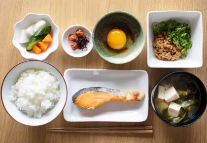 日本の伝統的な朝食メニュー